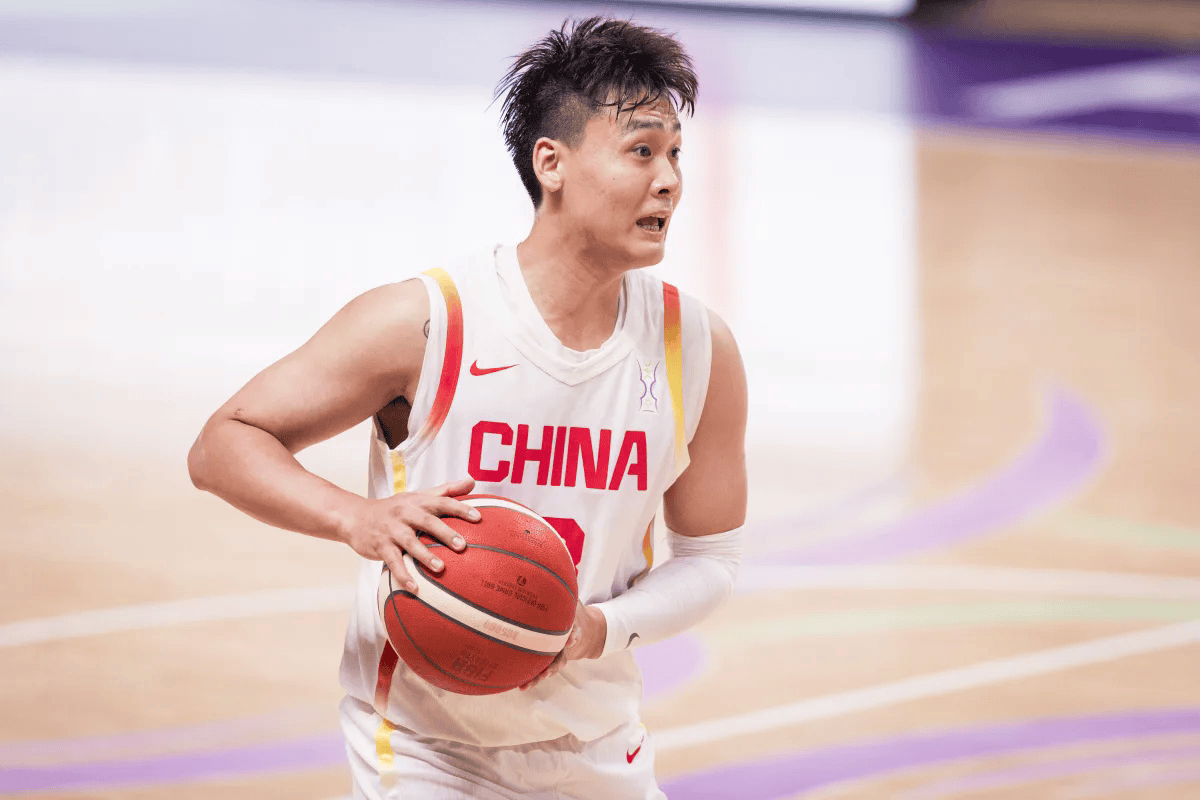 隊長承擔責任！趙魯（Zhao Rui）站起來很多次